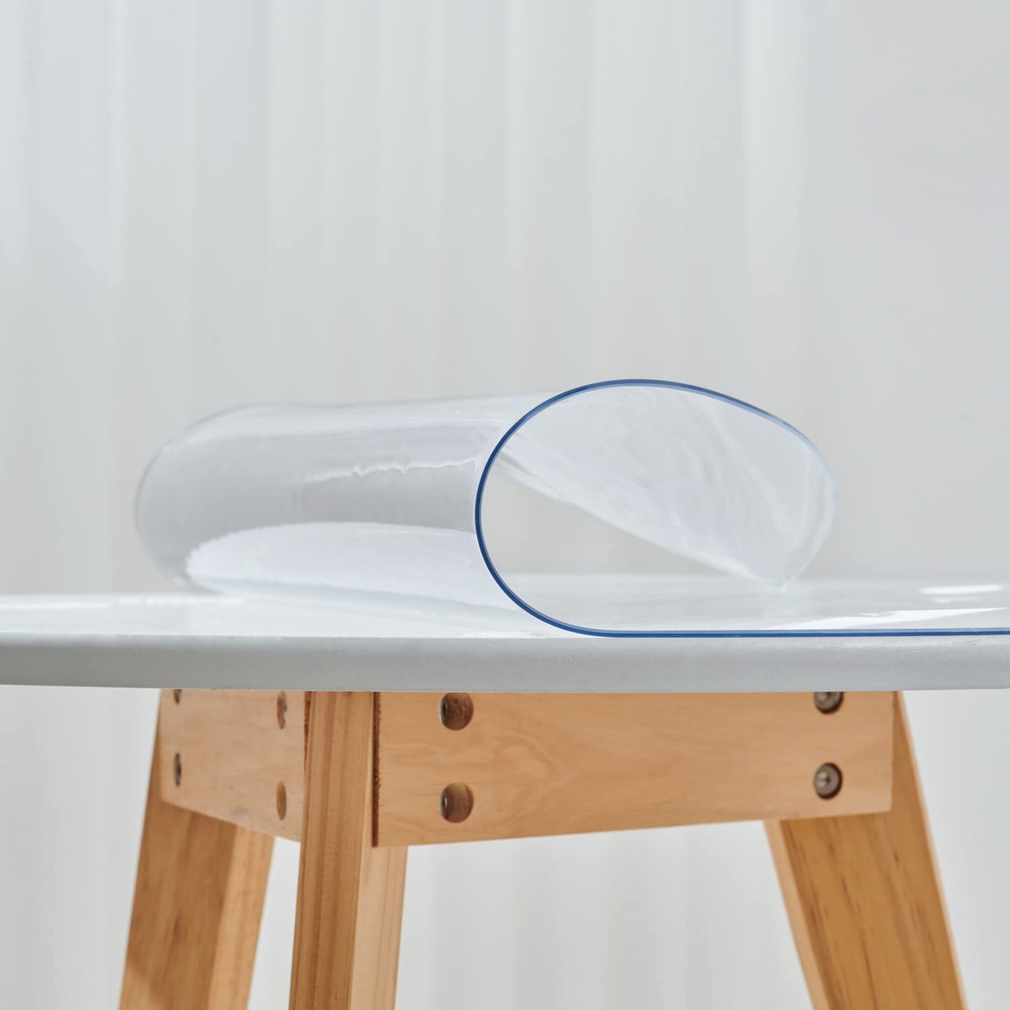 Leffora 56 Inch Clear Round Table Cover Protector, 2.0mm Thick Plastic Desk Protector Mat, Round Waterproof PVC Desk Cover, Vinyl Placemats for Circle Desktop, Coffee Table, Dining Room Table