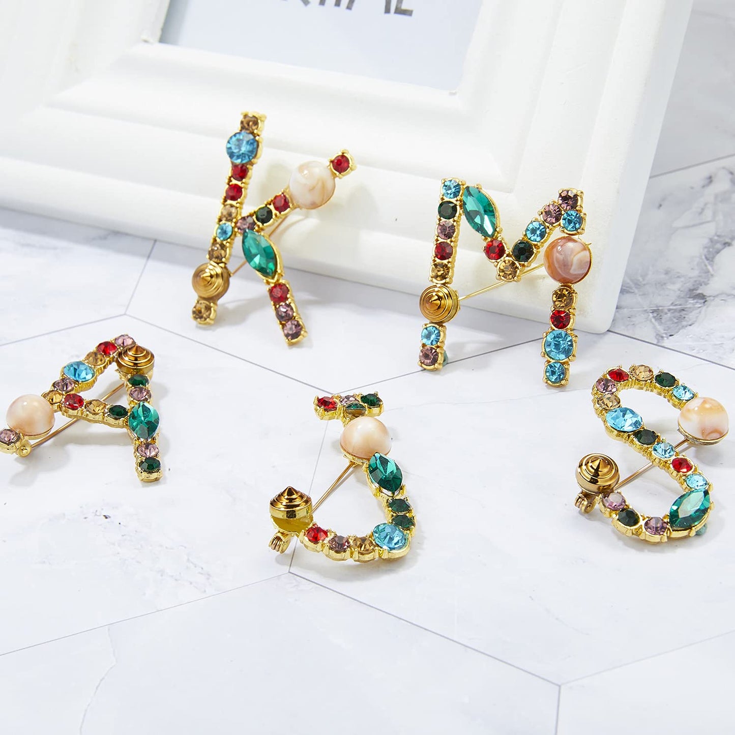 RINHOO Crystal Pearl Initial Brooch Gold Plated Enamel Colorful Letter Alphabet Breastpin Pin Jewelry for GIFTS (Gold Q)