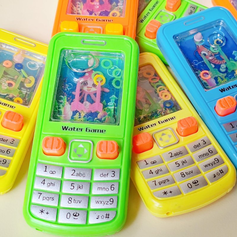 18 Pack Water Ring Toss Handheld Game,90s Nostalgia Cell Phone Toys,Pefect for kids Back to School Valentines Day Gifts Birthday Party Favor,Return Gifts,Goodie Bags Stuffers,Classroom Prizes Bulk