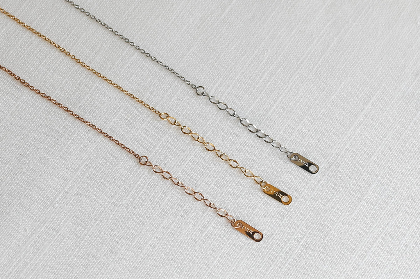 LUUK LIFESTYLE Stainless steel necklace for women with globe, earth pendant and HAPPINESS gift card, simple, minimalistic summer jewelry, festival look, trendy boho style, travel lucky charm, silver