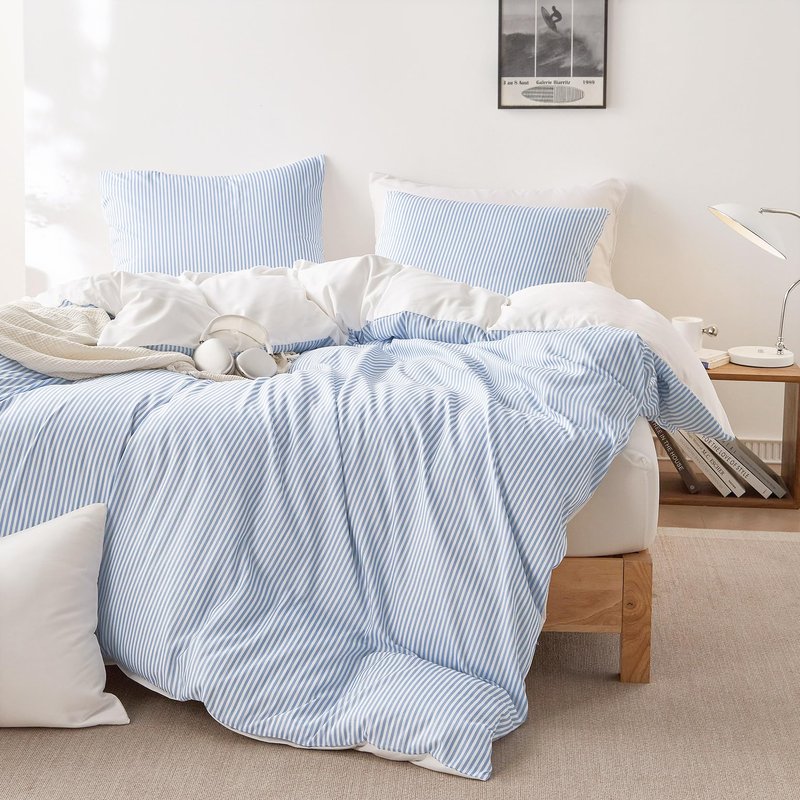 Wake In Cloud - Striped Comforter Set, Ticking Stripe Vertical Pinstripe Neutral Farmhouse Pattern Printed, Soft Lightweight Bedding, 3 Pieces, Blue White, Queen Size