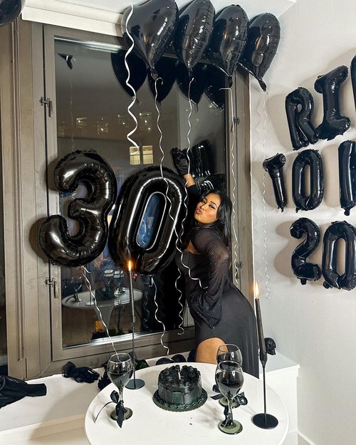Black Number 21 Balloon 40 Inch, 21st Birthday Party Decorations for Children, Giant 21 Foil Balloon for Party Supplies