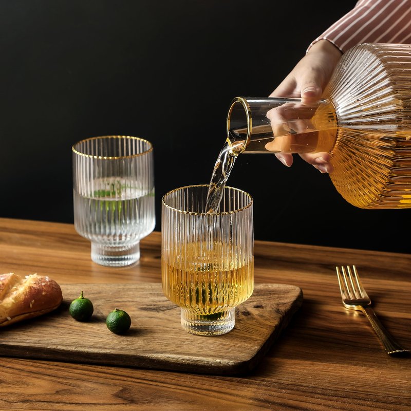 1500° C TABLETOP Bedside Water Carafe and Drinking Glass, 59 oz Carafe 2 Tumblers 13 oz, Mouthwash Decanter With Gold Rim Bedside Glass Set for Nightstand, Gifts
